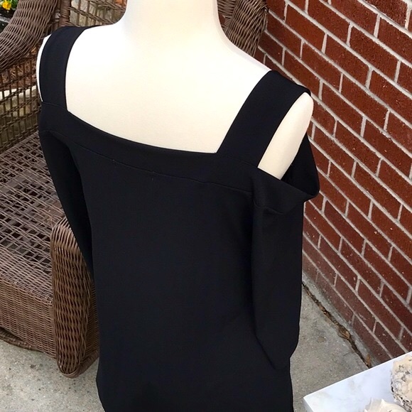 Kim & Cami Cold Shoulder Top - Picture 5 of 10